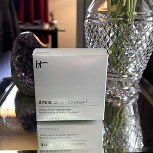 NIB - IT Cosmetics Bye Bye Pores Pressed Translucent Powder